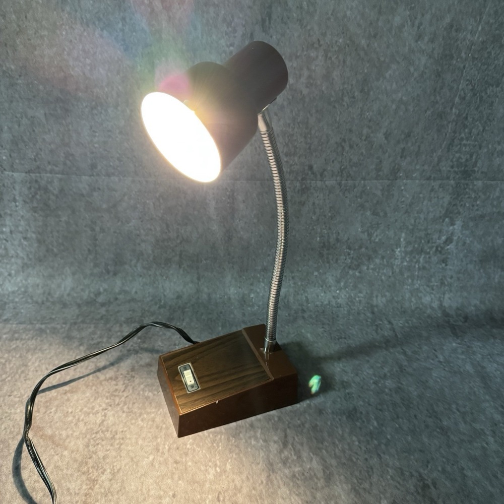 VTG Underwriters Laboratories Portable Gooseneck MCM Desk Lamp Woodgrain E72474